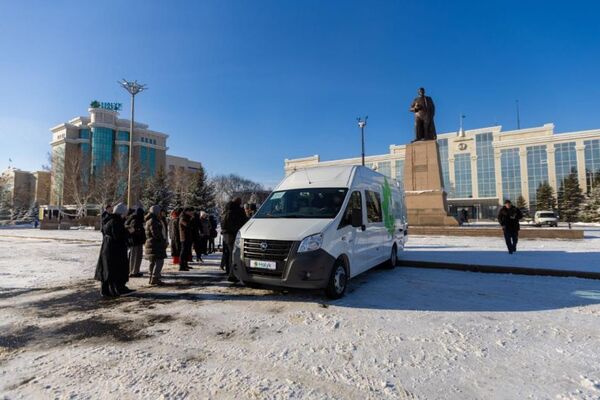 Мобильная экологическая лаборатория, по контролю качества воздуха Усть-Каменогорска - Sputnik Казахстан