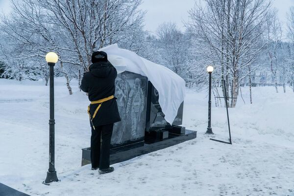 В морском инженерном полку Северного флота открыли памятник участникам СВО - Sputnik Казахстан