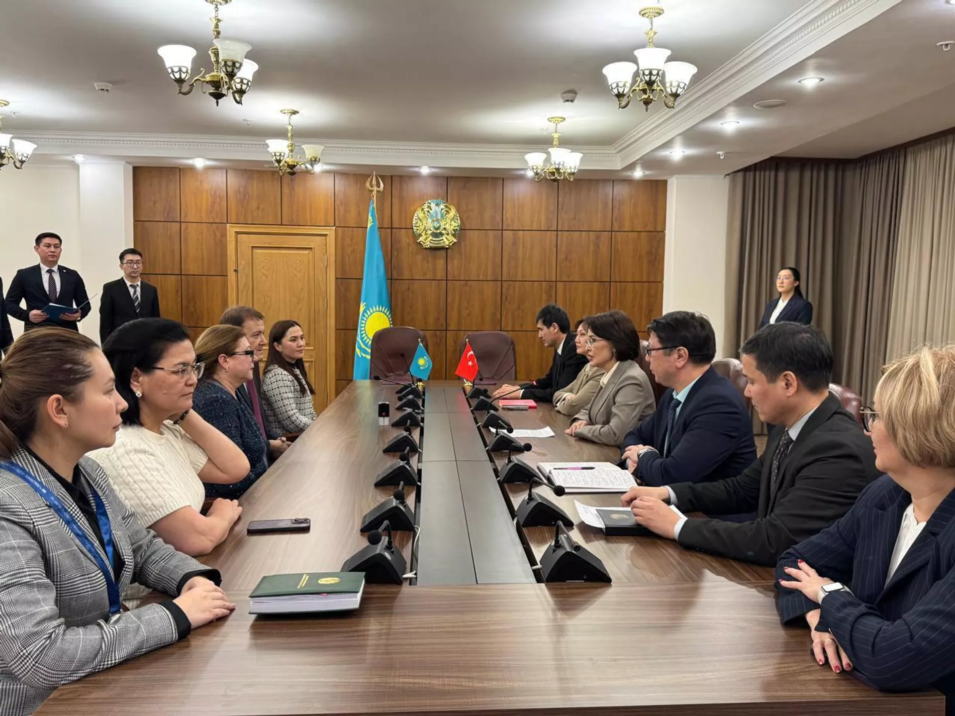 Глава Минздрава Казахстана Акмарал Альназарова и руководитель турецкой компании NOBEL подписали соглашение - Sputnik Казахстан, 1920, 30.01.2026