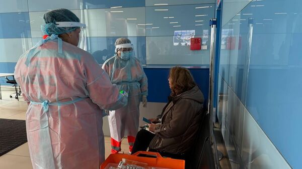 В аэропорту Алматы прошли учения по выявлению и изоляции особо опасных инфекций, включая вирус Нипах - Sputnik Казахстан