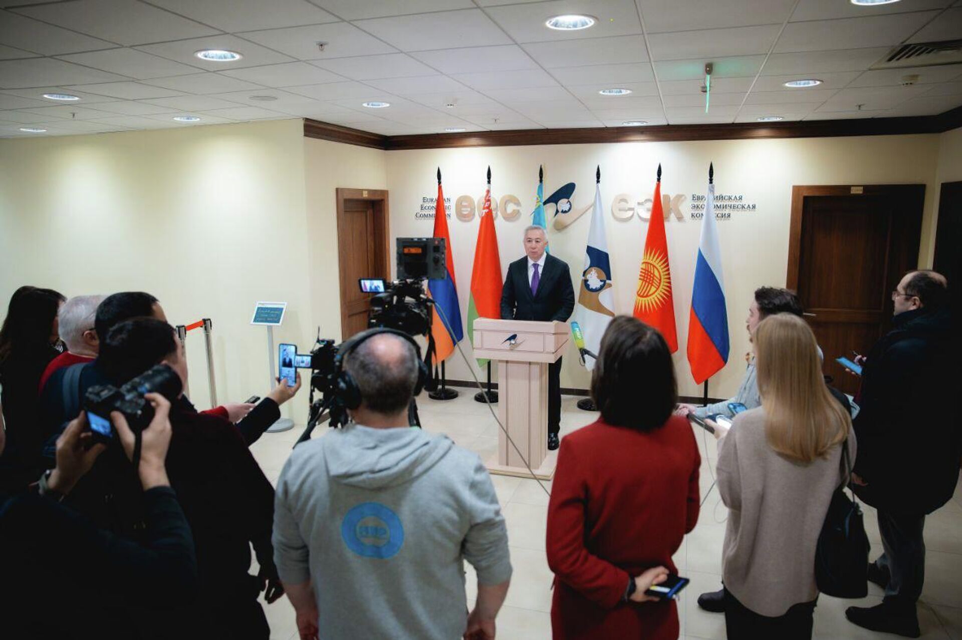 Серик Жумангарин - вице-премьер – министр национальной экономики Казахстана
Серик Жумангарин - вице-премьер – министр национальной экономики Казахстана
- Sputnik Казахстан, 1920, 31.01.2026