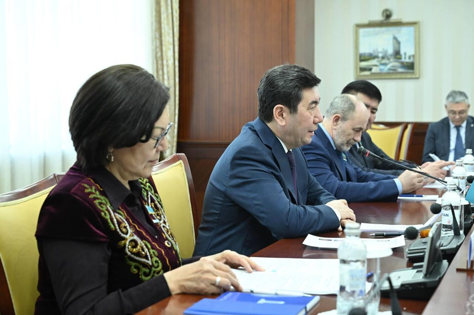 Спикер мажилиса Казахстана Ерлан Кошанов встретился с первым зампредседателя Совета Федерации Федерального Собрания России Владимиром Якушевым - Sputnik Казахстан, 1920, 31.01.2026