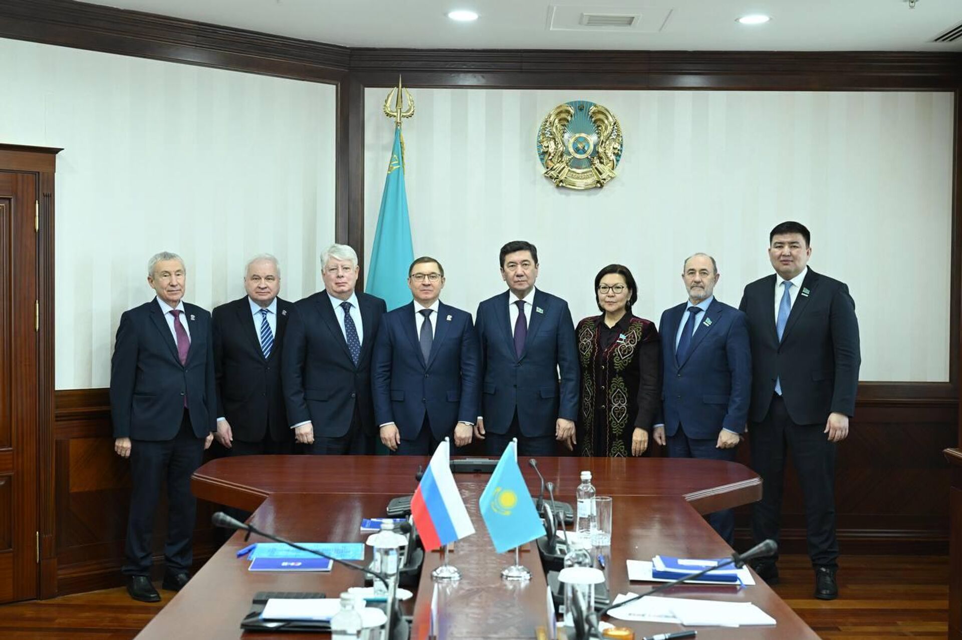 Спикер мажилиса Казахстана Ерлан Кошанов встретился с первым зампредседателя Совета Федерации Федерального Собрания России Владимиром Якушевым - Sputnik Казахстан, 1920, 31.01.2026