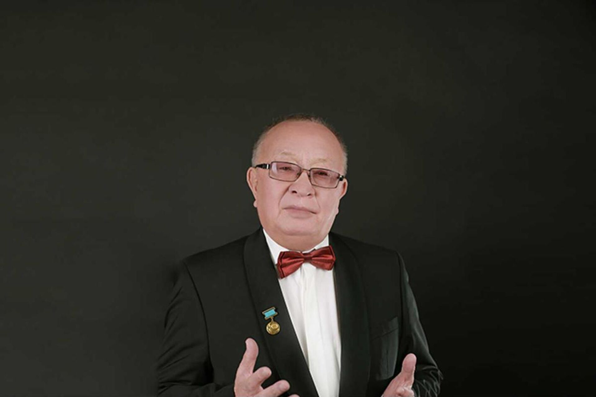 Алтынбек Коразбаев – певец-композитор, домбрист и дирижер - Sputnik Казахстан, 1920, 31.01.2026