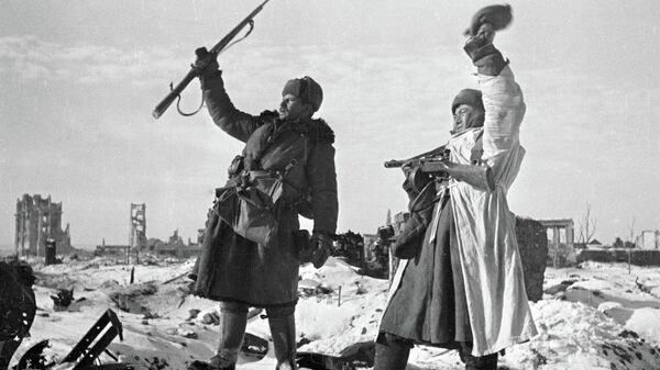 Советские бойцы в освобожденном Сталинграде - Sputnik Казахстан