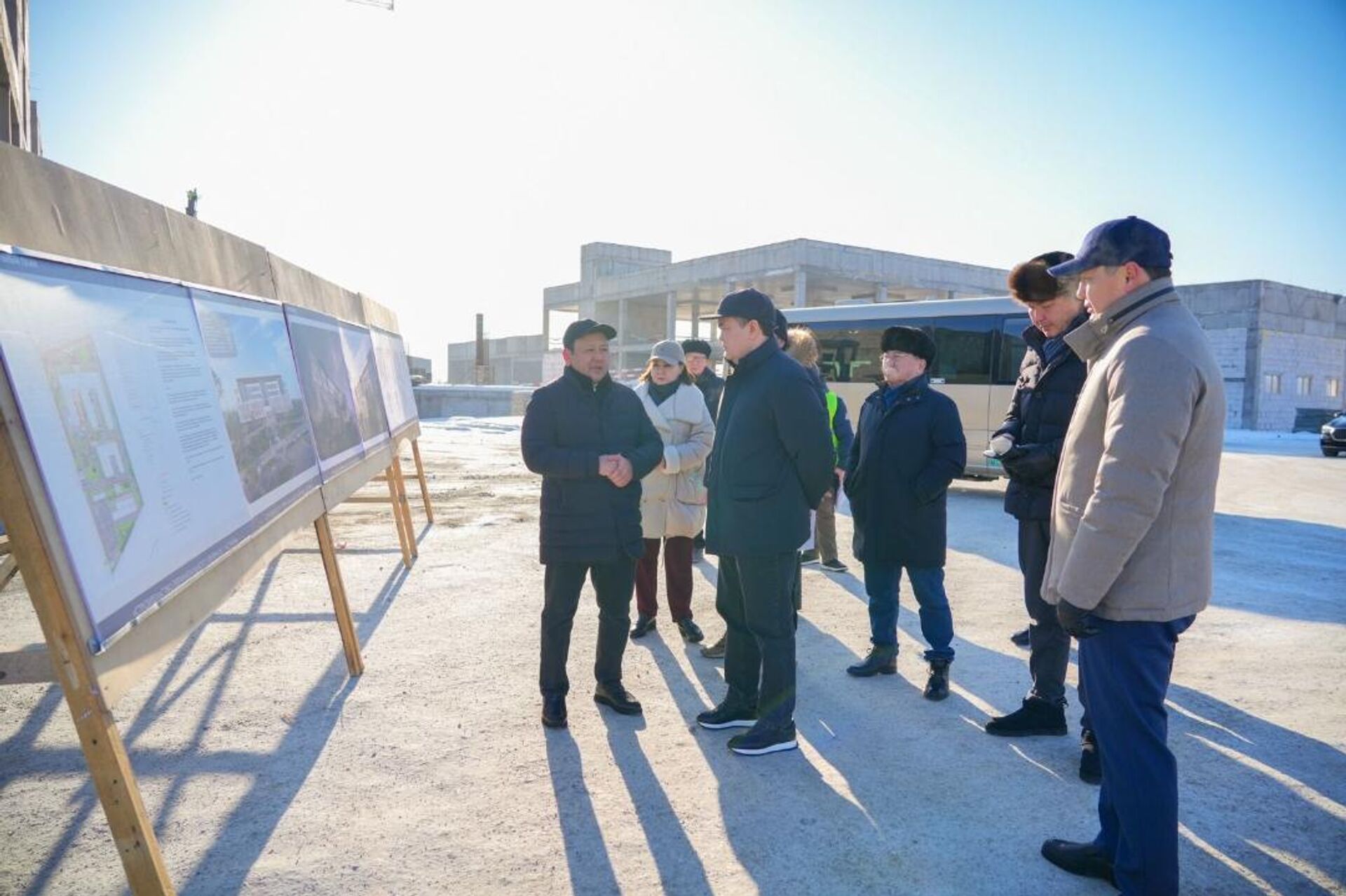 Аким Астаны Женис Касымбек посетил строящиеся медучреждения Астаны - Sputnik Казахстан, 1920, 02.02.2026