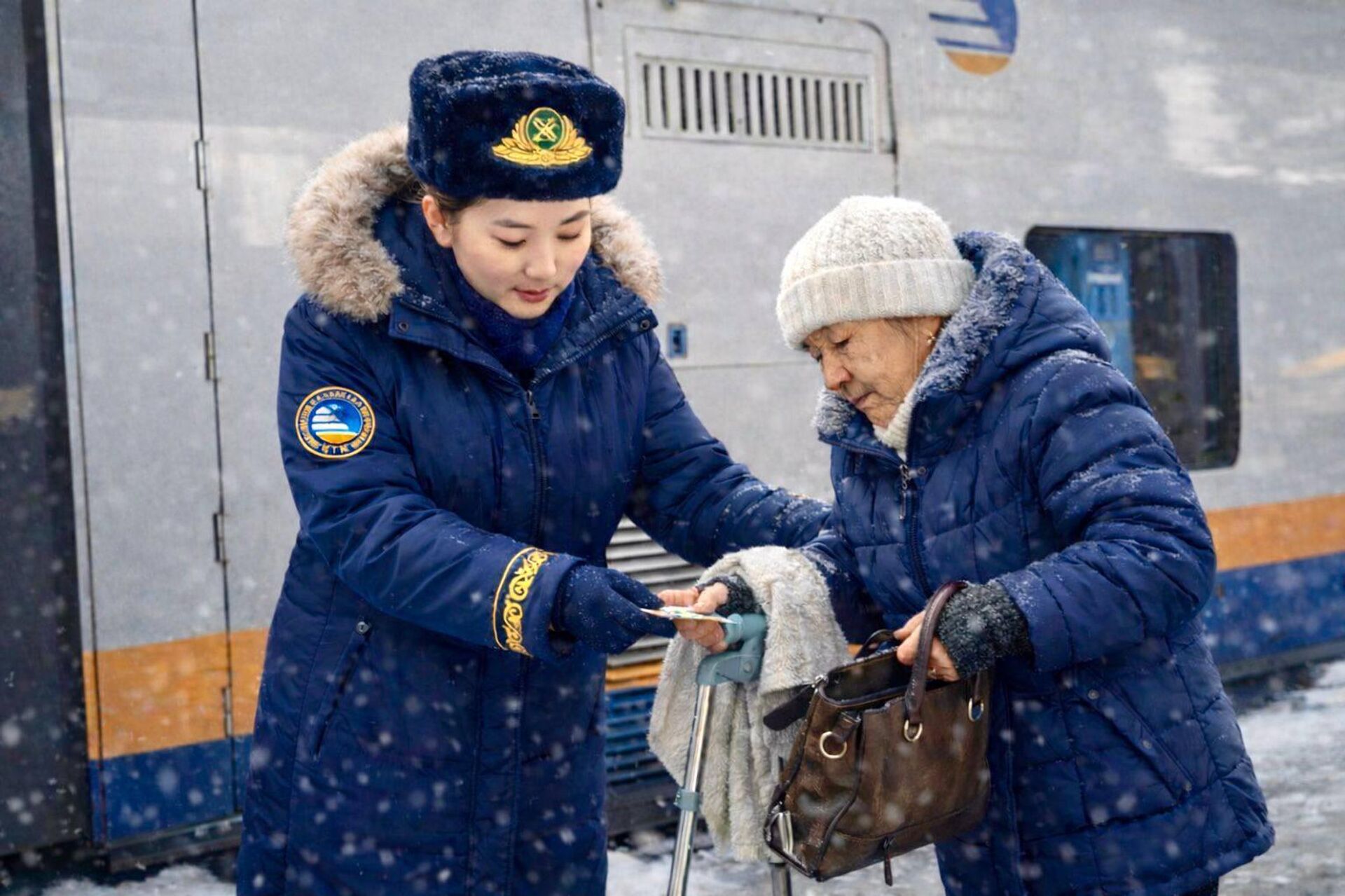 Пассажиры поезда - Sputnik Казахстан, 1920, 02.02.2026