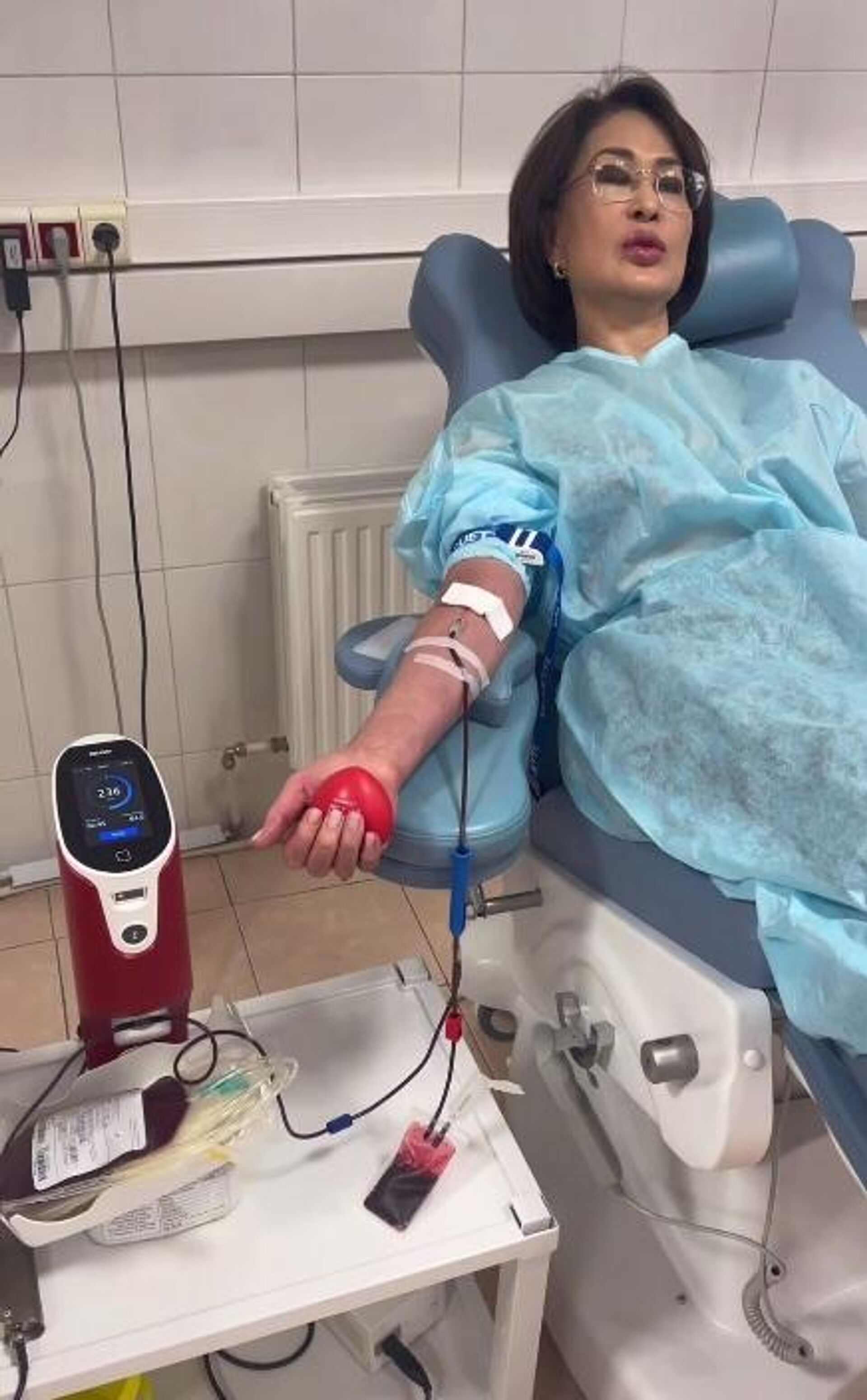 Глава Минздрава Казахстана Акмарал Альназарова сдала кровь - Sputnik Казахстан, 1920, 02.02.2026