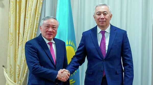 Серик Жумангарин провел встречу с постоянным вице-премьером Вьетнама Нгуеном Хоа Бинем - Sputnik Казахстан