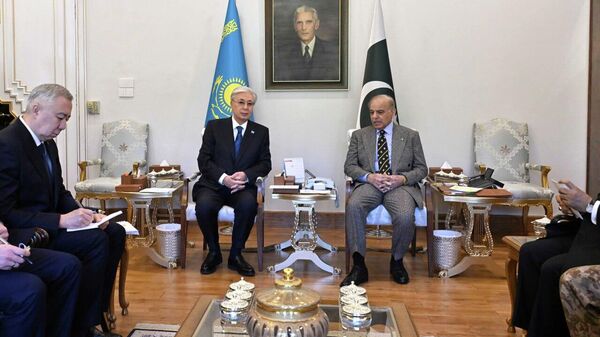 Қасым-Жомарт Тоқаев Пәкістан премьер-министрі Шахбаз Шарифпен келіссөз жүргізді - Sputnik Қазақстан