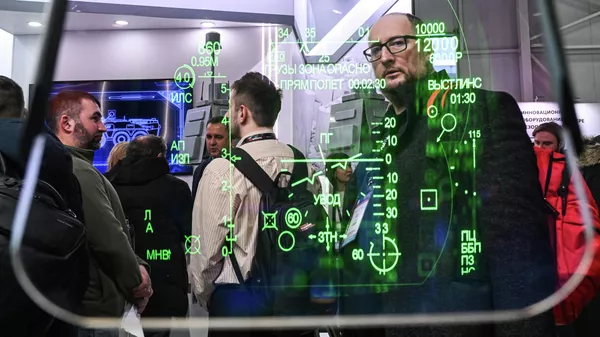 Широкоформатный коллиматорный индикатор - индикатор на лобовом стекле (ИЛС), разработанный Раменским приборостроительным конструкторским бюро, на стенде КРЭТ на выставке НАИС 2026 в Москве - Sputnik Қазақстан