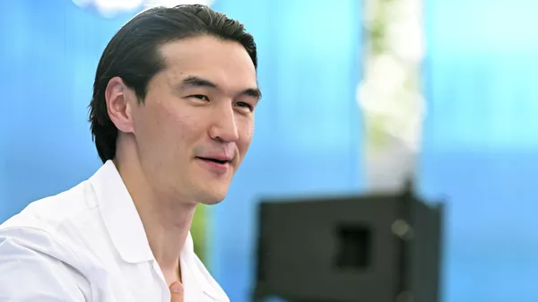 Stand-up комик Нурлан Сабуров на фестивале VK Fest в Москве, архивное фото  - Sputnik Казахстан