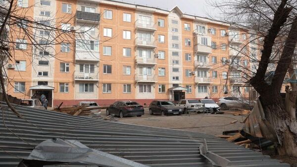 Жаңатас қаласында қатты жел салдарынан зақымданған нысан - Sputnik Қазақстан