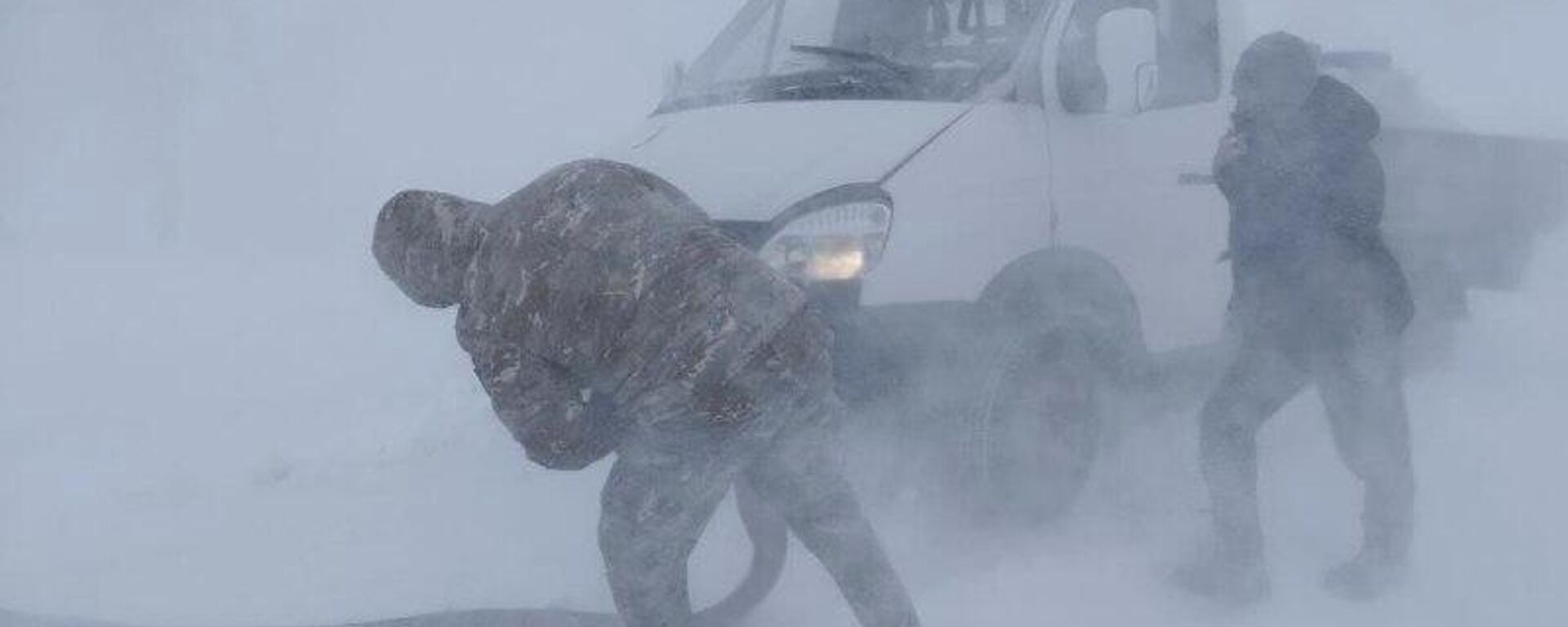 Сотрудники МЧС спасали людей на трассах Казахстана  - Sputnik Қазақстан, 1920, 21.02.2026