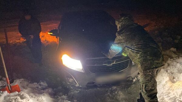 Сотрудники МЧС спасали людей на трассах Казахстана  - Sputnik Казахстан