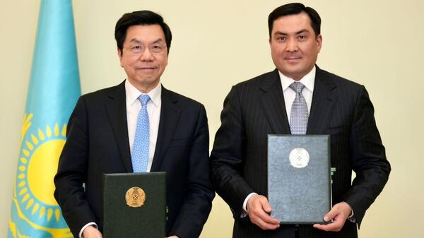 Энергетика министрі Ерлан Ақкенженов жасанды интеллект саласындағы танымал халықаралық сарапшы, ғалым және кәсіпкер Ли Кай-Фумен жүздесті - Sputnik Қазақстан