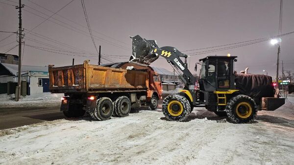 1700 единиц спецтехники вышли на уборку снега в Астане ночью - Sputnik Казахстан