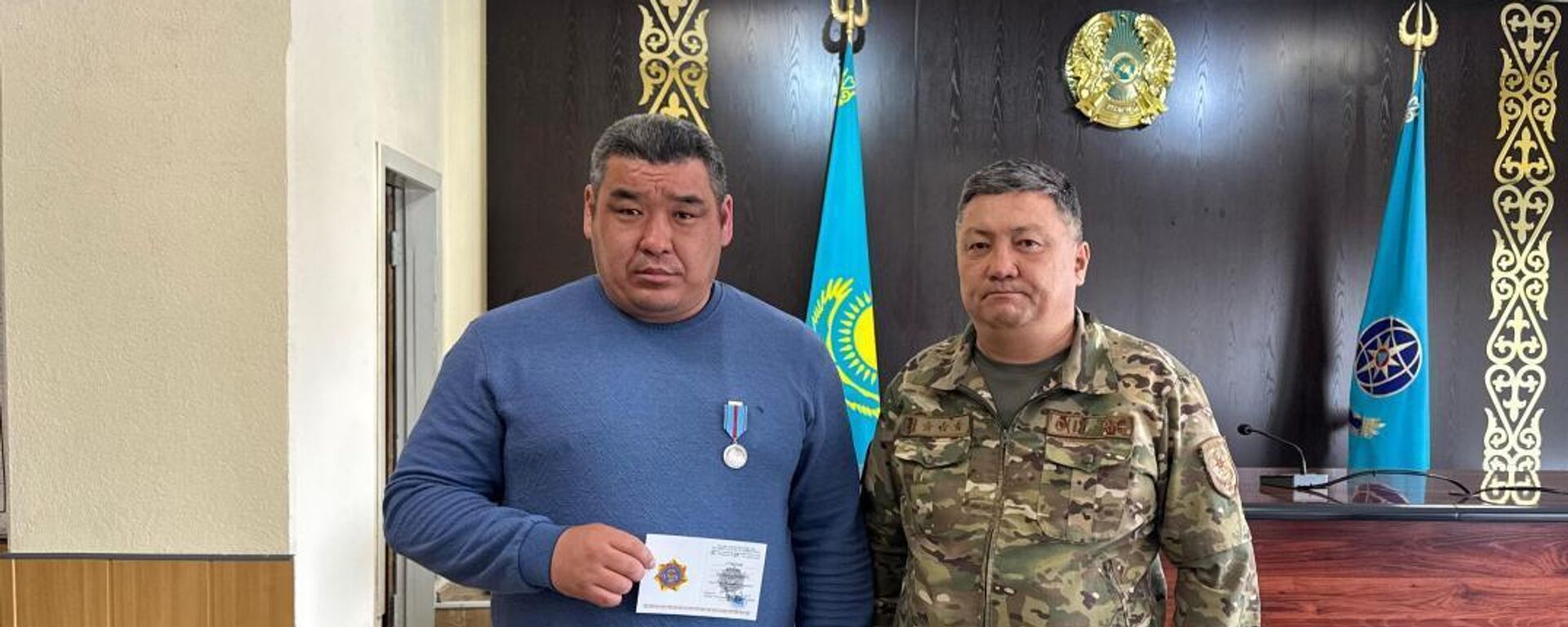 Учителя из ВКО наградили за спасение детей из пожара  - Sputnik Казахстан, 1920, 10.02.2026