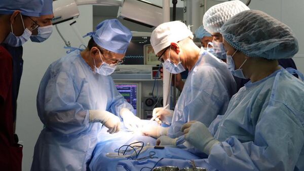 В Алматы хирурги спасли ребенка, проглотившего 31 магнит - Sputnik Казахстан