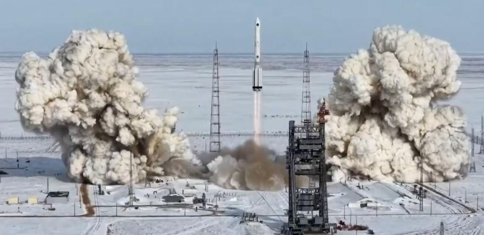 С космодрома Байконур стартовала ракета-носитель тяжелого класса Протон-М  - Sputnik Казахстан, 1920, 19.02.2026