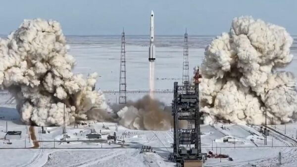 С космодрома Байконур стартовала ракета-носитель тяжелого класса Протон-М  - Sputnik Казахстан