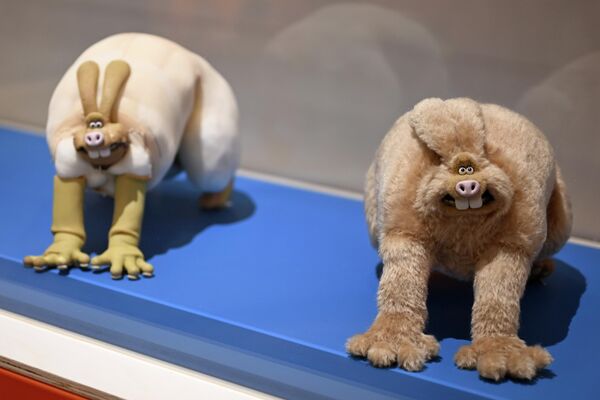 Забавные экспонаты на выставке "Внутри Aardman: Уоллес и Громит и друзья" в Молодежном музее Виктории и Альберта в Лондоне, Англия. - Sputnik Казахстан