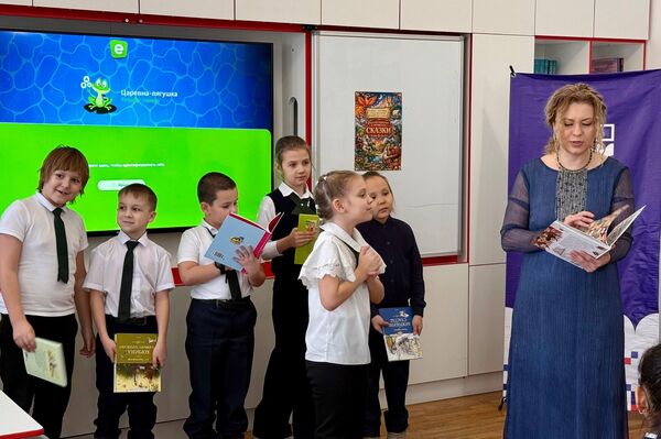 Праздник в Международный день дарения книги провел Русский дом в Усть-Каменогорске Праздник в Международный день дарения книги провел Русский дом в Усть-Каменогорске - Sputnik Казахстан