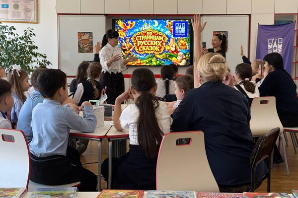Праздник в Международный день дарения книги провел Русский дом в Усть-Каменогорске Праздник в Международный день дарения книги провел Русский дом в Усть-Каменогорске - Sputnik Казахстан