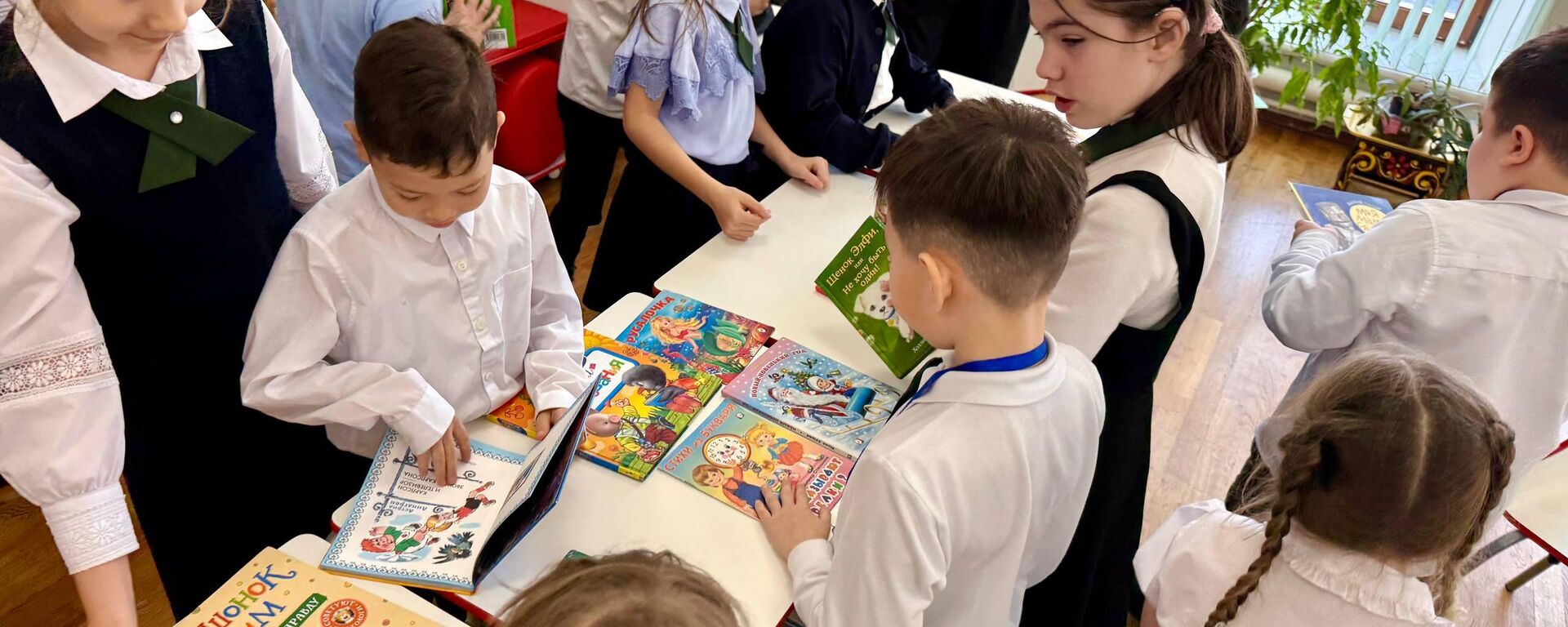 Праздник в Международный день дарения книги провел Русский дом в Усть-Каменогорске - Sputnik Казахстан, 1920, 01.06.2026