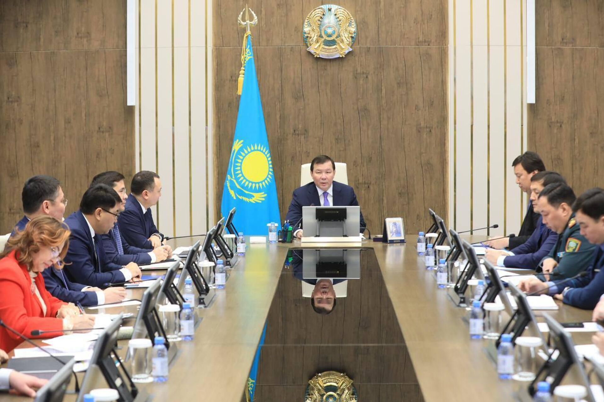 Совещание под председательством акима Актюбинской области Асхата Шахарова  - Sputnik Казахстан, 1920, 16.02.2026