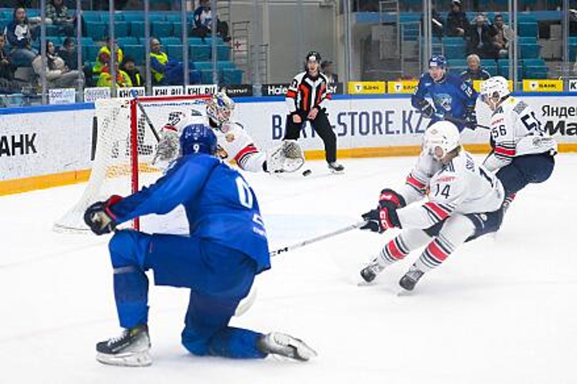 Матч между ХК Барыс и ХК Металлург - Sputnik Казахстан, 1920, 18.02.2026