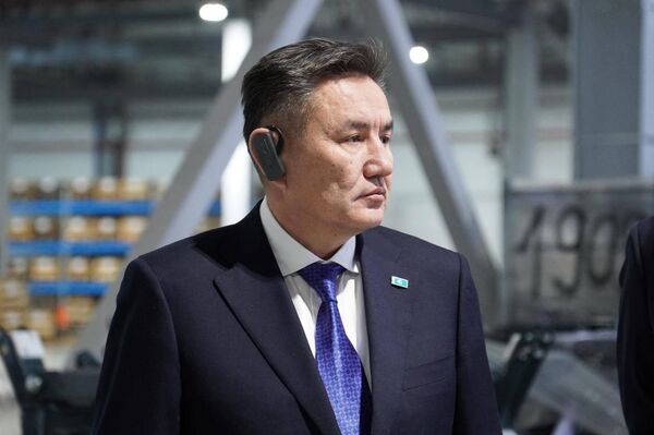 Делегация Восточно-Казахстанской области посетила предприятие по производству сельхозтехники в Барнауле - Sputnik Казахстан