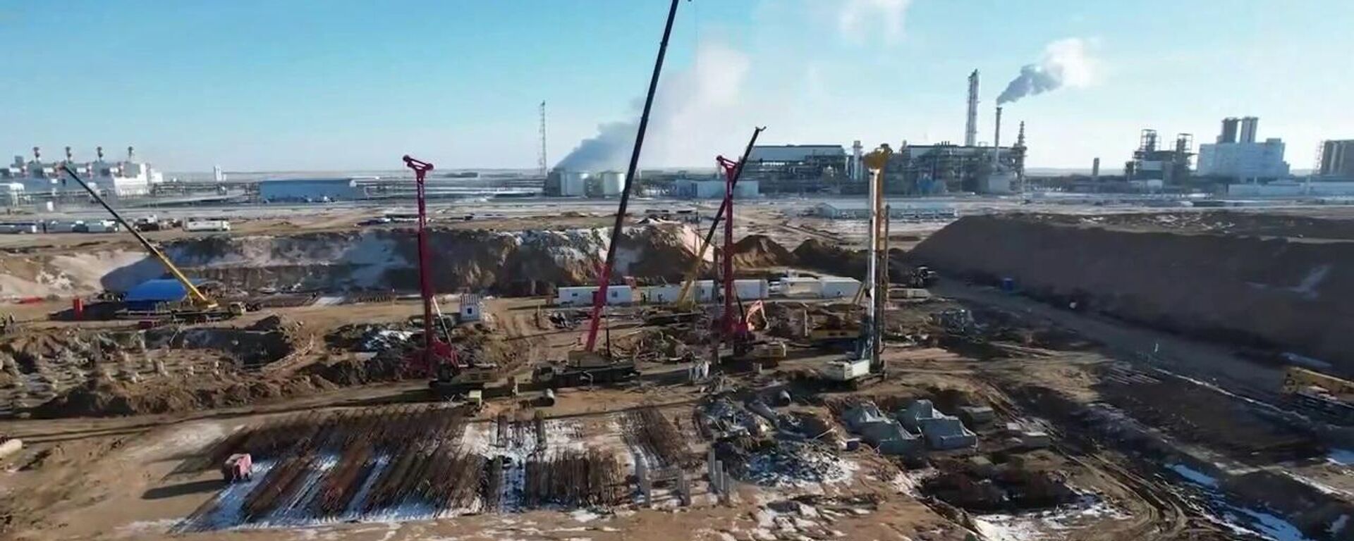 Строительство завода по производству полиэтилена в Атырауской области Строительство завода по производству полиэтилена в Атырауской области - Sputnik Казахстан, 1920, 18.02.2026
