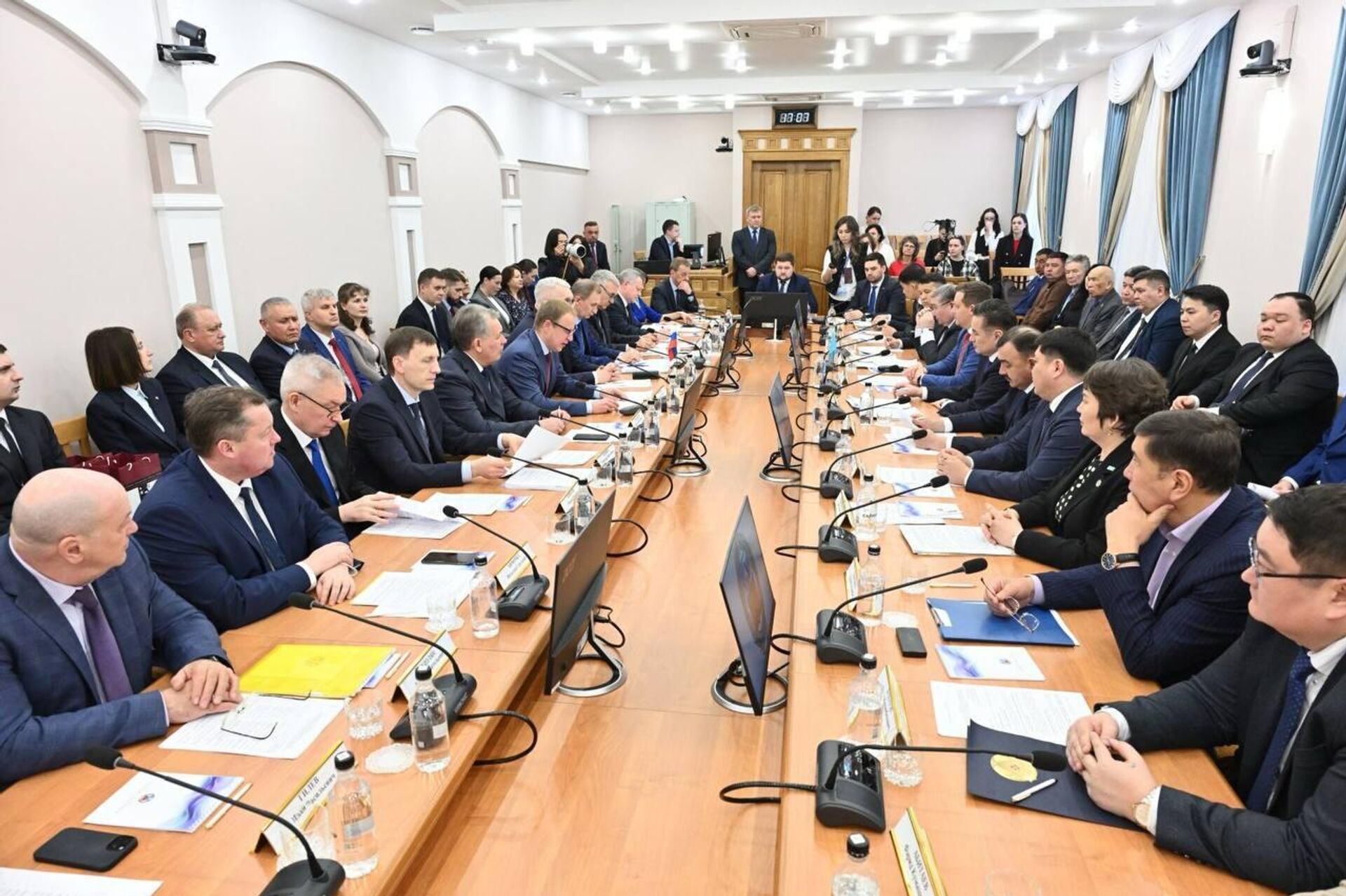 Аким ВКО Нурымбет Сактаганов и губернатор Алтайского края Виктор Томенко встретились в Барнауле Аким ВКО Нурымбет Сактаганов и губернатор Алтайского края Виктор Томенко встретились в Барнауле - Sputnik Казахстан, 1920, 19.02.2026