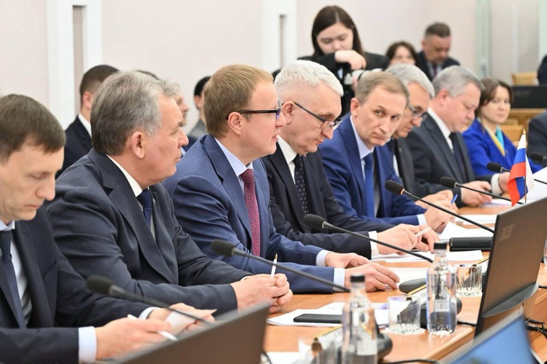 Аким ВКО Нурымбет Сактаганов и губернатор Алтайского края Виктор Томенко встретились в Барнауле Аким ВКО Нурымбет Сактаганов и губернатор Алтайского края Виктор Томенко встретились в Барнауле - Sputnik Казахстан, 1920, 19.02.2026