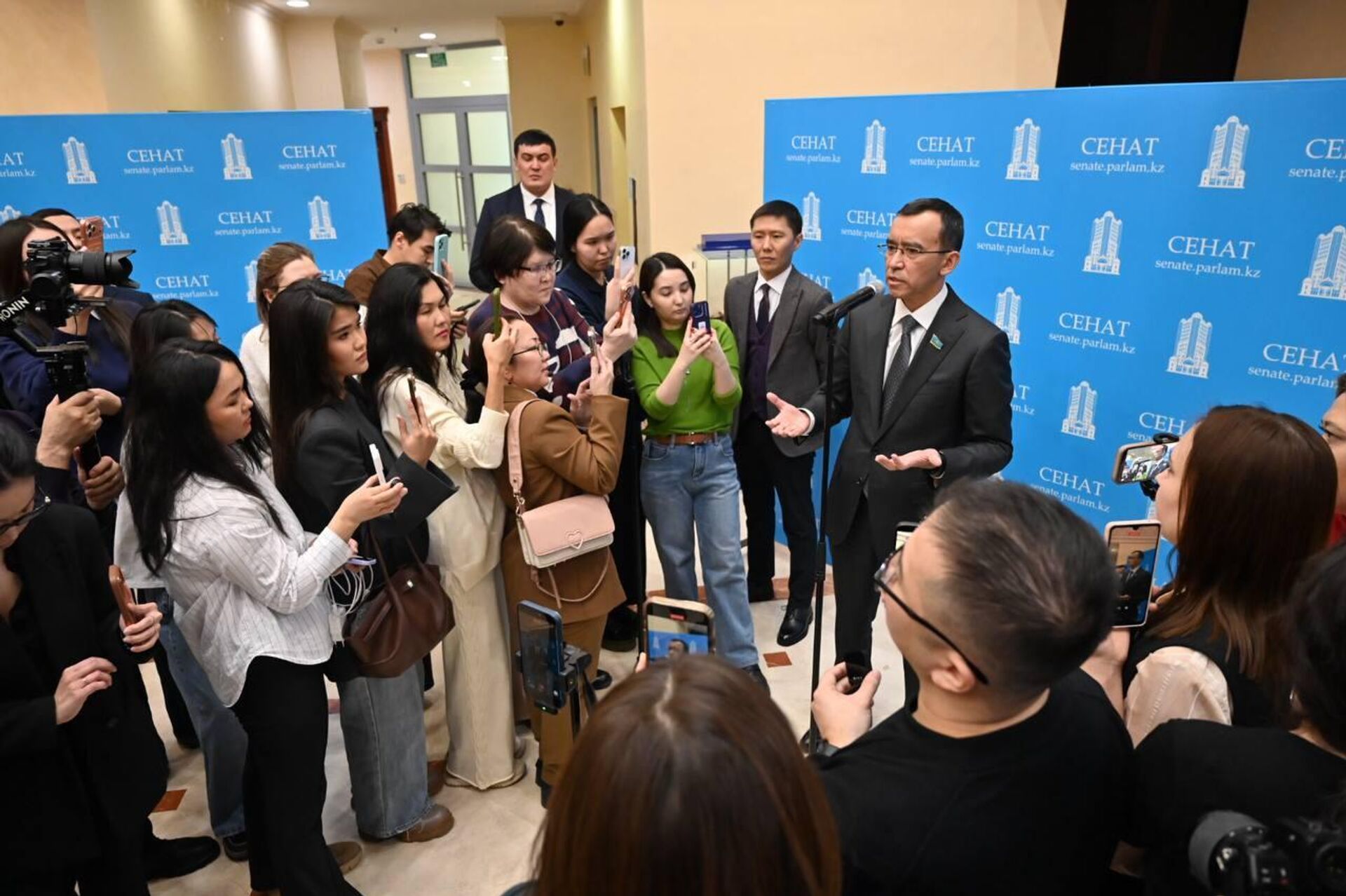 Брифинг спикера сената Казахстана Маулена Ашимбаева - Sputnik Казахстан, 1920, 19.02.2026