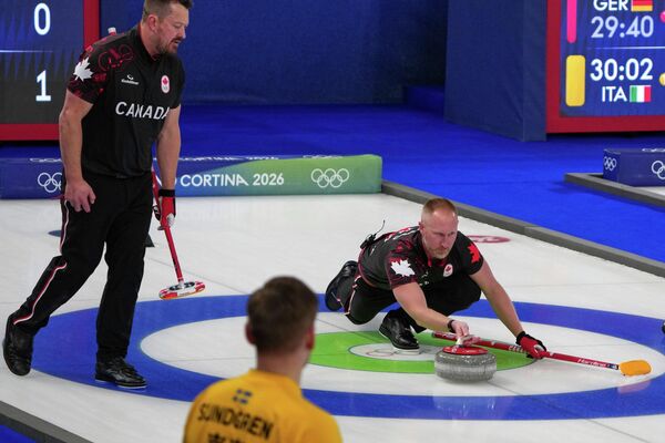 Матч мужской сборной по керлингу на Олимпиаде между Швецией и Канадой завершился громким скандалом. Шведские игроки заявили о нарушениях правил соперниками после проигрыша со счётом 6:8. Они предоставили видеодоказательства повторного касания камнями командой Канады.На записи матча отчетливо видно, что канадцы уже после броска подталкивали камень пальцами даже после завершения броска. - Sputnik Казахстан