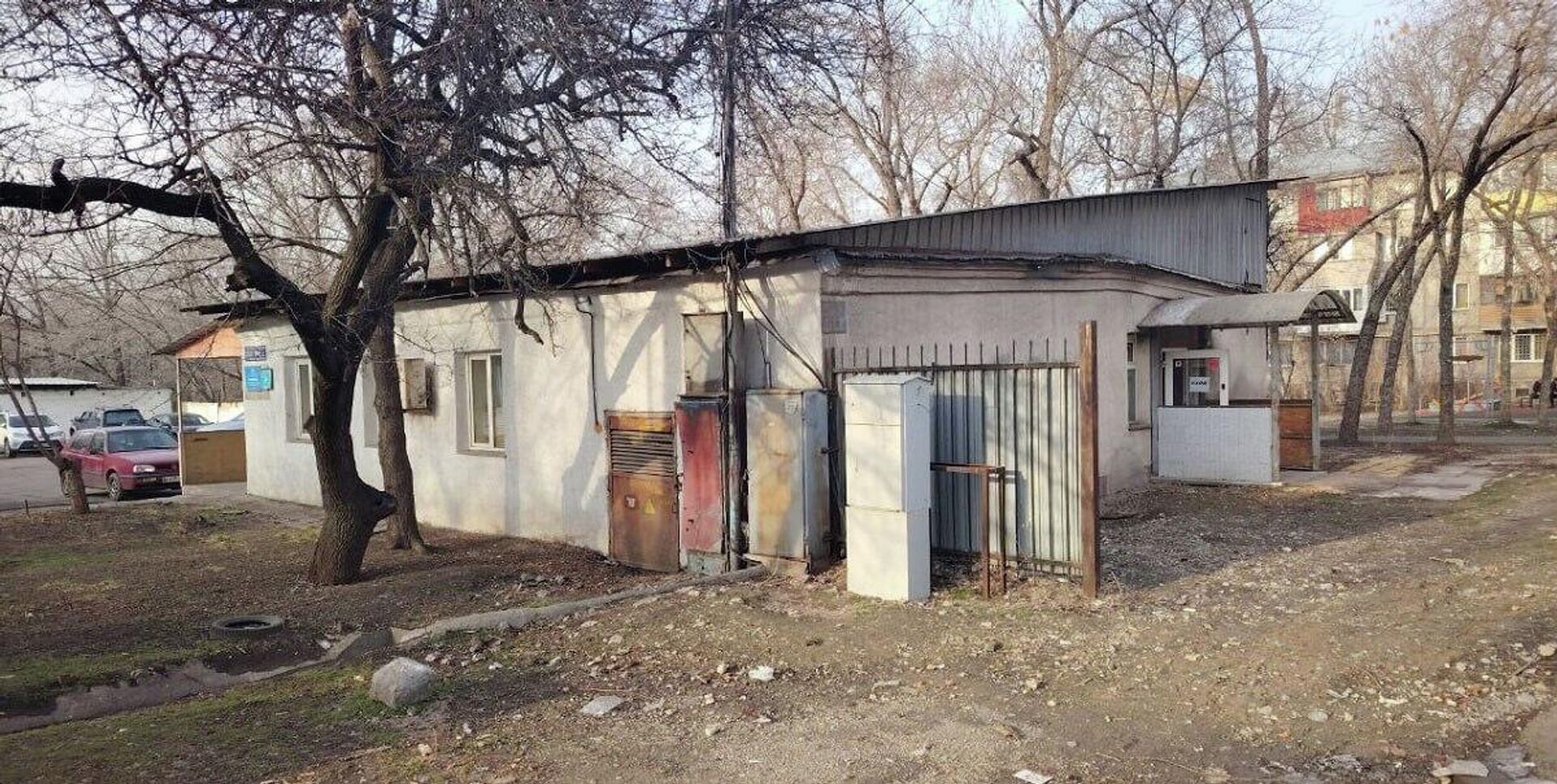 Бывшая заброшка в 5 микрорайоне Алматы, которую отремонтировал Театр народной песни и откуда его теперь выселяют чиновники Бывшая заброшка в 5 микрорайоне Алматы, которую отремонтировал Театр народной песни и откуда его теперь выселяют чиновники - Sputnik Казахстан, 1920, 20.02.2026