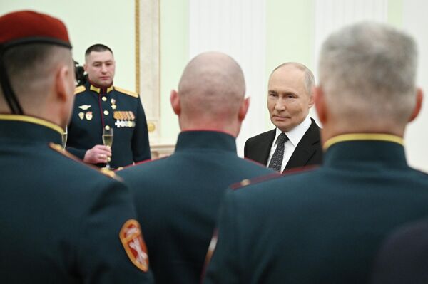 Вручение государственных наград Героям России Вручение государственных наград Героям России - Sputnik Казахстан