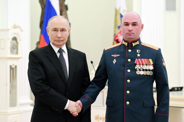 Вручение государственных наград Героям России Вручение государственных наград Героям России - Sputnik Казахстан