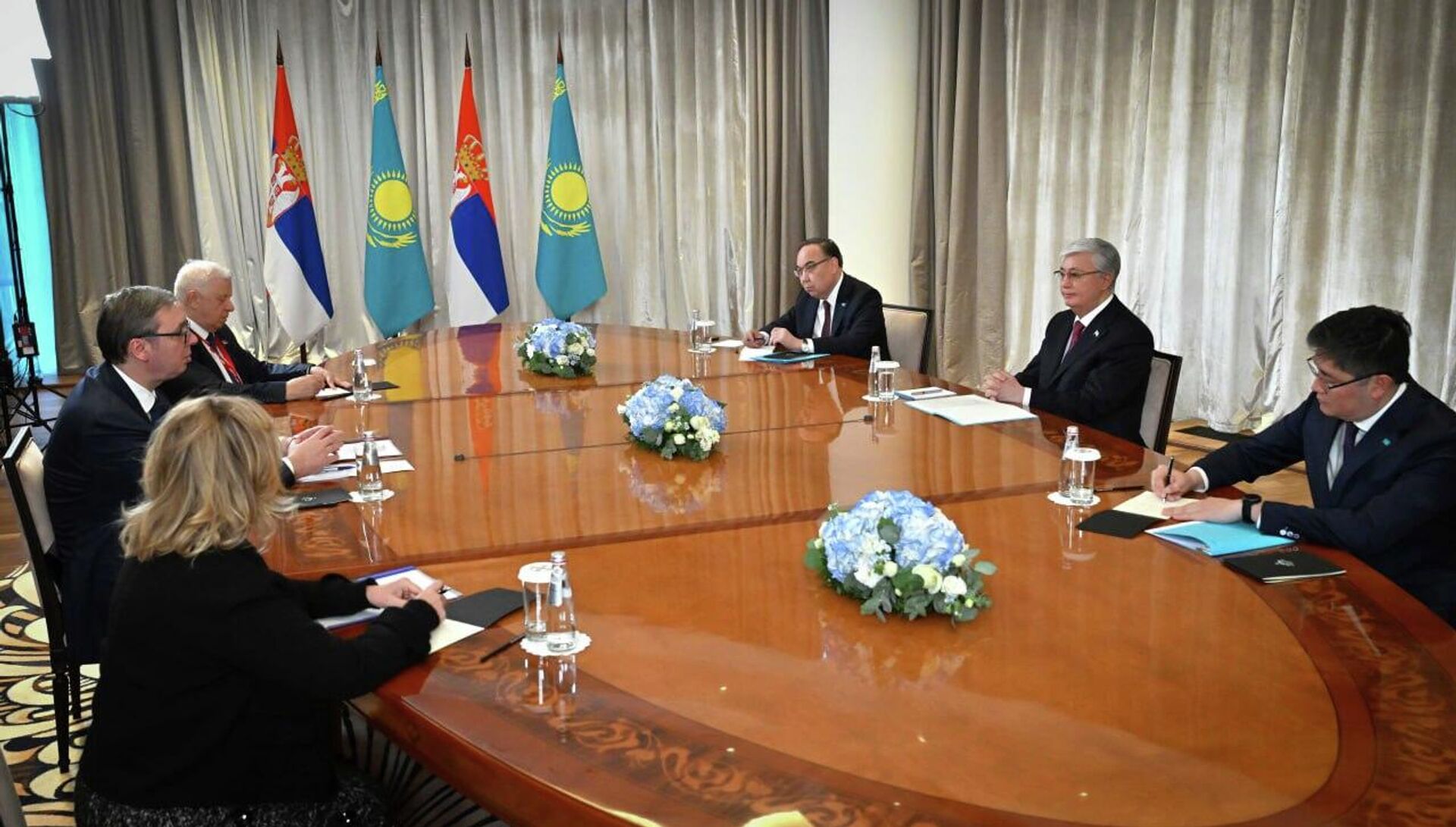 Александр Вучич и Касым-Жомарт Токаев провели переговоры в Москве - Sputnik Казахстан, 1920, 24.02.2026