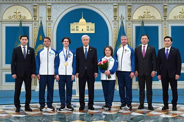 Тоқаев XXV Қысқы Олимпиада ойындарының чемпионы Михаил Шайдоровты марапаттады - Sputnik Қазақстан