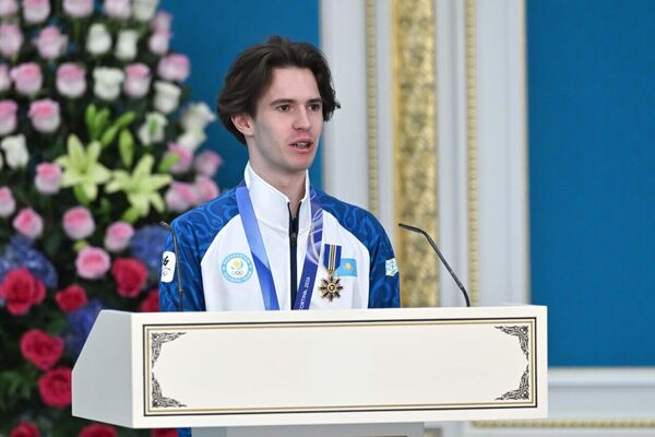 Тоқаев XXV Қысқы Олимпиада ойындарының чемпионы Михаил Шайдоровты марапаттады - Sputnik Қазақстан