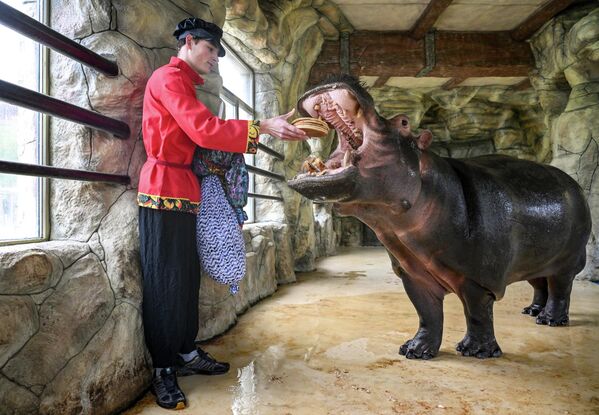 Празднование Масленицы в Бахчисарайском парке в Крыму, Россия  - Sputnik Казахстан