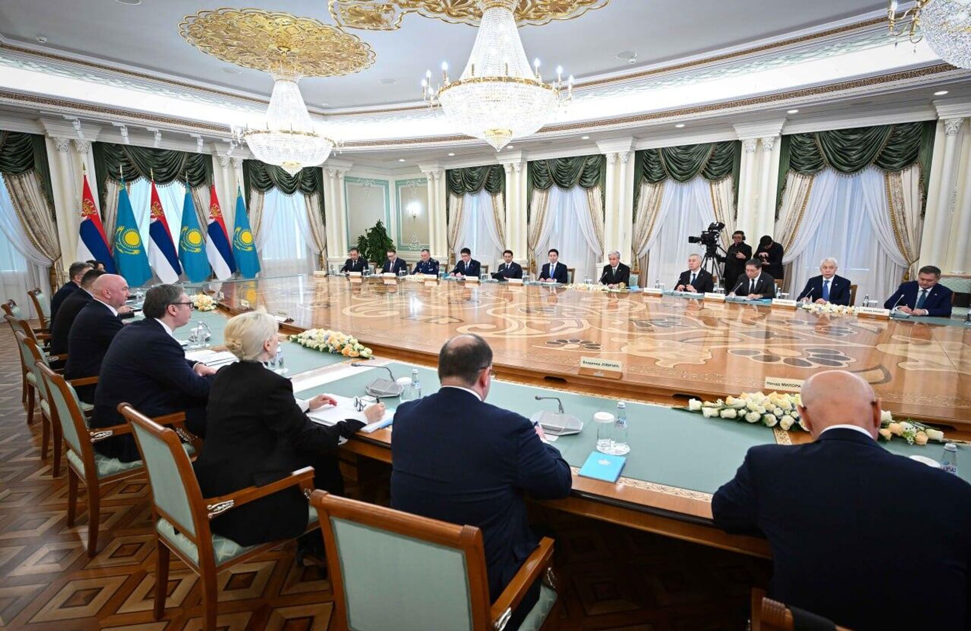 Қазақстан мен Сербия президенттері кеңейтілген құрамда келіссөз өткізді - Sputnik Қазақстан, 1920, 27.02.2026
