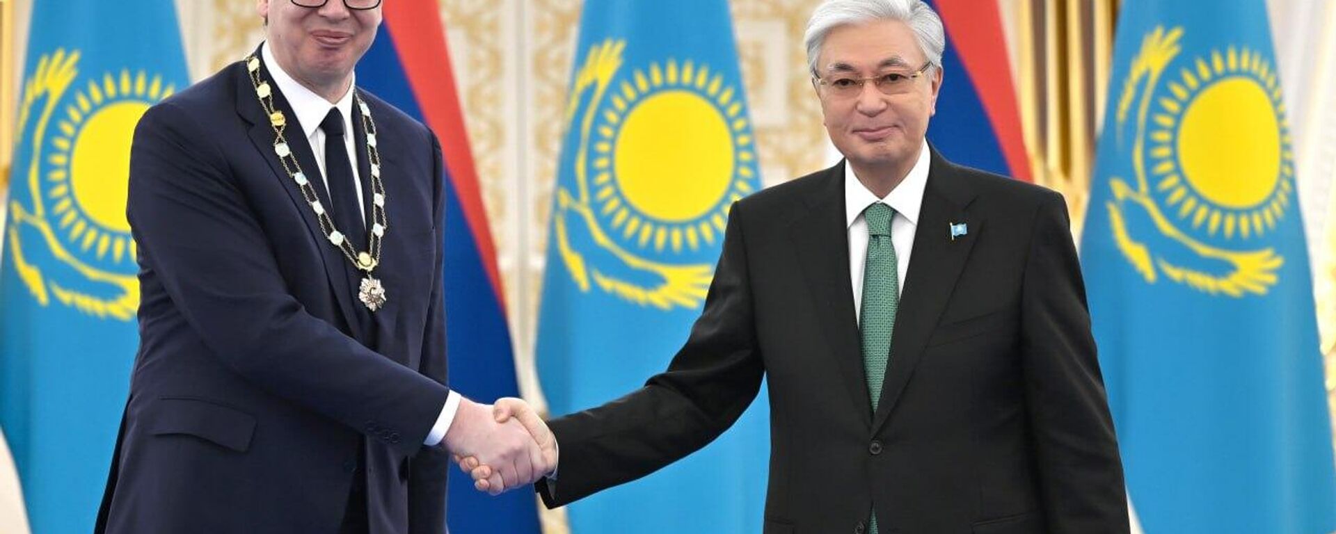 Қасым-Жомарт Тоқаев Александр Вучичті Алтын Қыран орденімен марапаттады - Sputnik Қазақстан, 1920, 27.02.2026