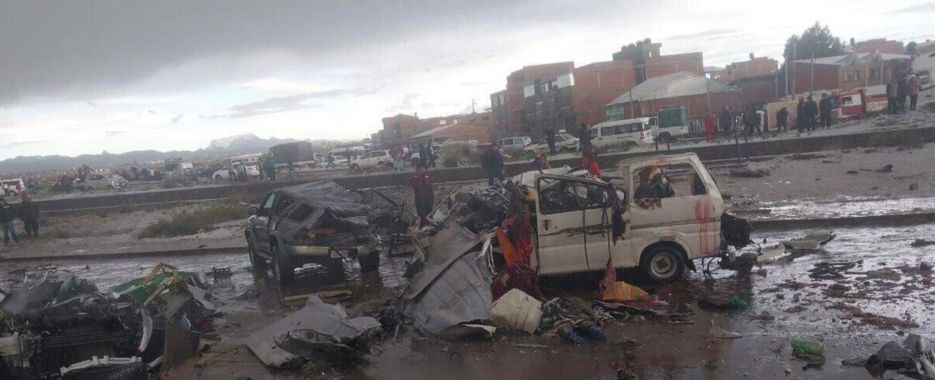 Из-за падения самолета на дорогу в Боливии погибли минимум 15 человек - Sputnik Қазақстан, 1920, 28.02.2026