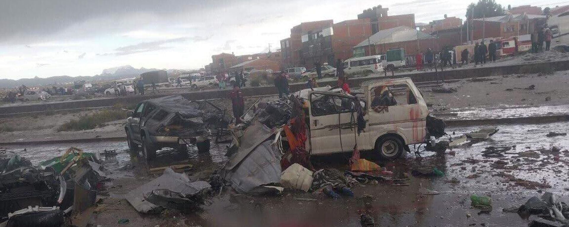 Из-за падения самолета на дорогу в Боливии погибли минимум 15 человек - Sputnik Казахстан, 1920, 28.02.2026