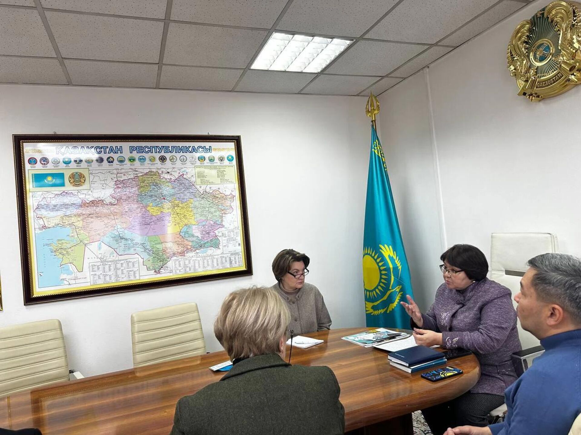 Наблюдатели от СНГ на референдуме в Казахстане посетили ряд территориальных и участковых избирательных комиссий Наблюдатели от СНГ на референдуме в Казахстане посетили ряд территориальных и участковых избирательных комиссий - Sputnik Казахстан, 1920, 28.02.2026