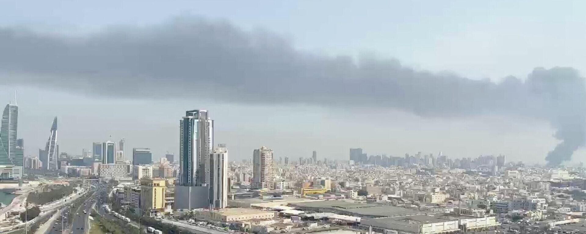 Дым на месте удара в Манаме, Бахрейн - Sputnik Қазақстан, 1920, 28.02.2026